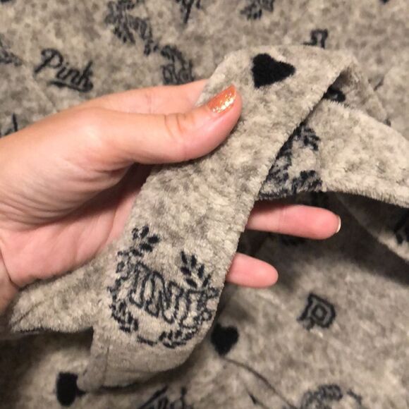 Victoria’s Secret Pink Plush Robe - Picture 3 of 5